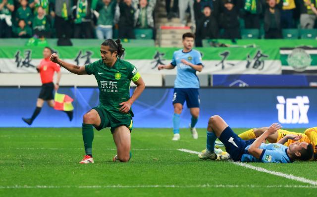 【中超】法比奥破门+造乌龙 国安2比0浙江主场首胜