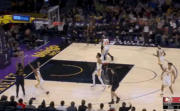 kaiyun体育官方网站全站入口-斯马特底角三分也投进，湖人三分命中率61%领先老鹰20分