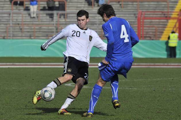 开云电竞官网-弃戈雷茨卡维尔纳，首招格罗斯，弗利克究竟想干嘛？