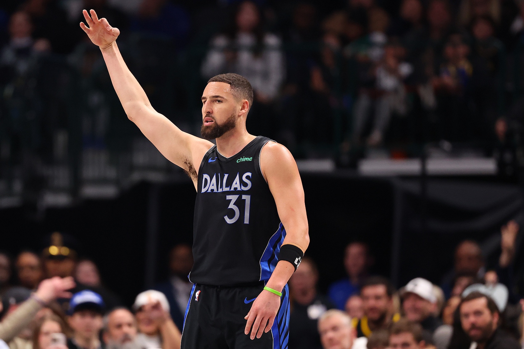 kaiyun体育官方网站全站入口-克莱替补出战16分钟 7中3&amp;三分3中2拿到8分2板2助1帽 正负值-4