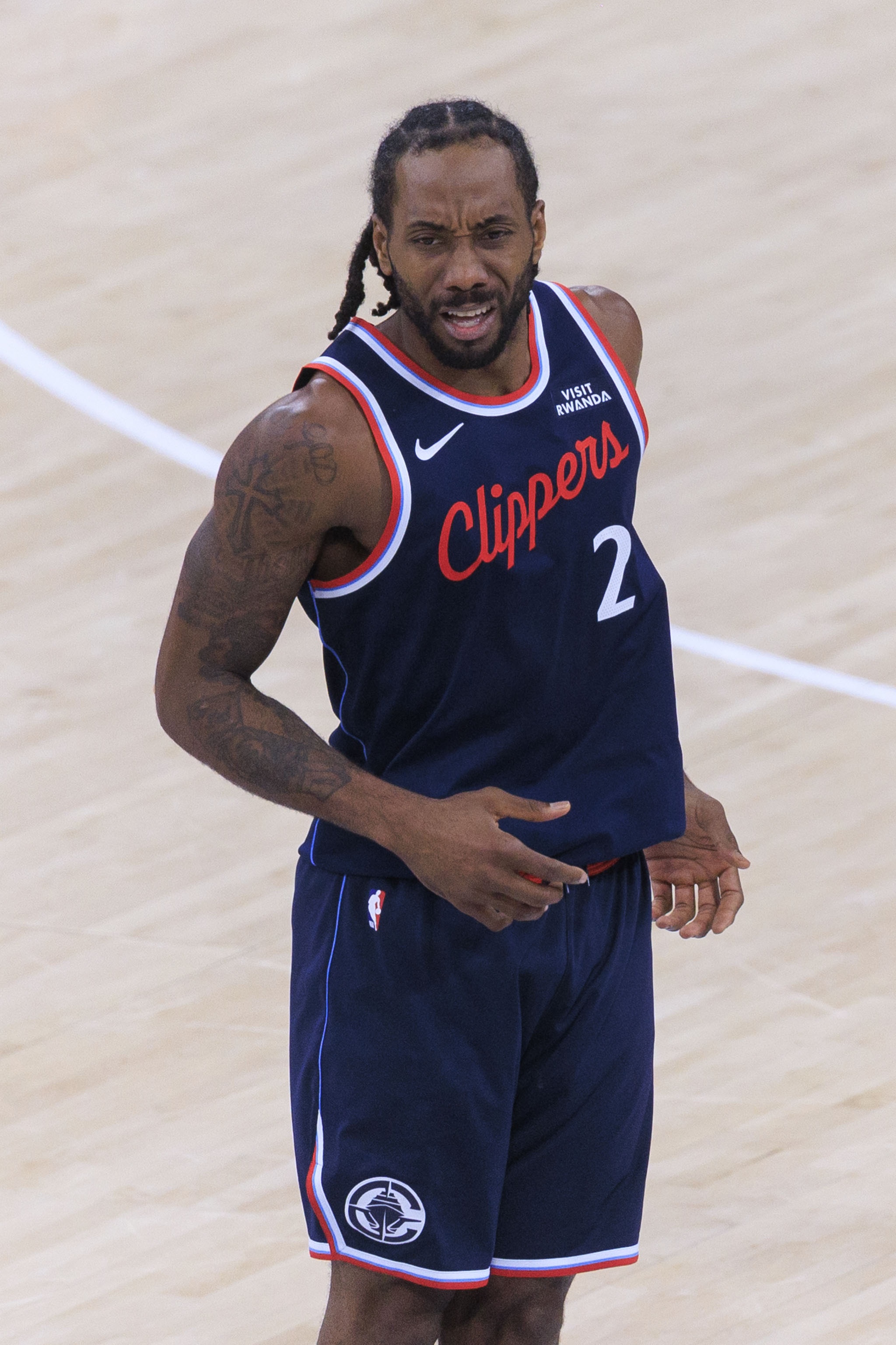 开云电竞官网-无解进攻！伦纳德背转身翻身跳投&amp;暴扣个人连续得分